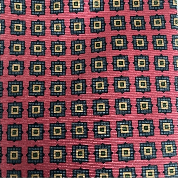 Brooks Brothers Makers 100% Silk Tie Red Squares - Picture 2 of 4